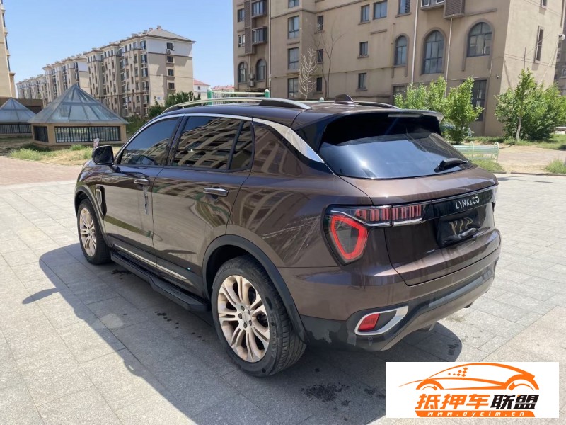  18年領(lǐng)克01轎車 