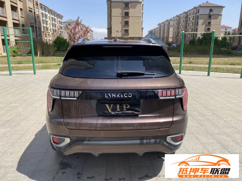  18年領(lǐng)克01轎車 