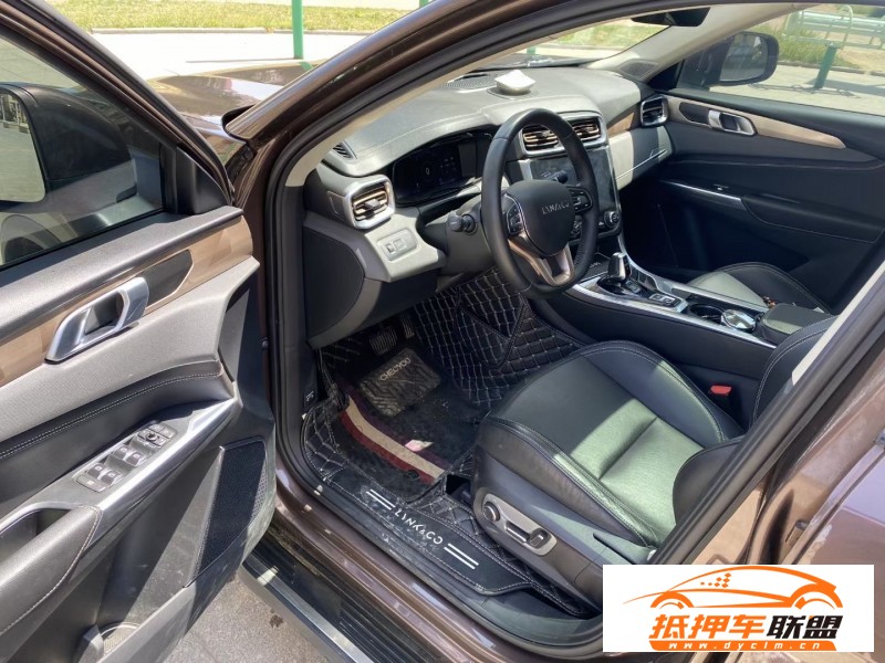  18年領(lǐng)克01轎車 