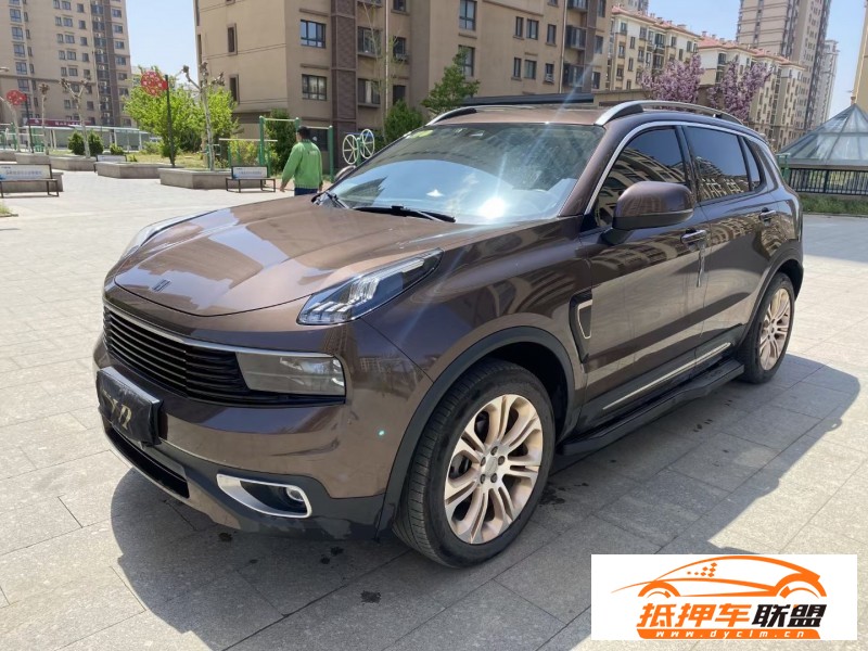  18年領(lǐng)克01轎車 