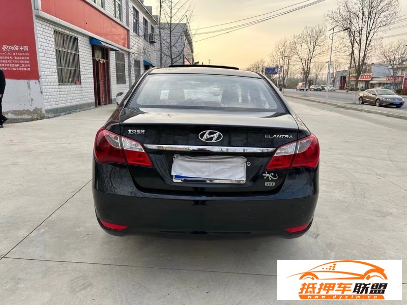 12年現(xiàn)代悅動轎車 
