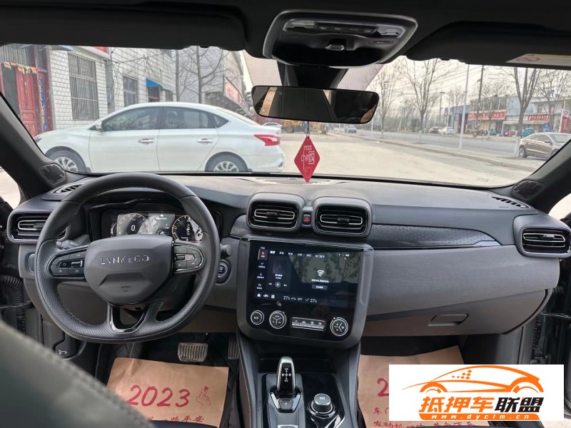  22年領(lǐng)克03轎車 