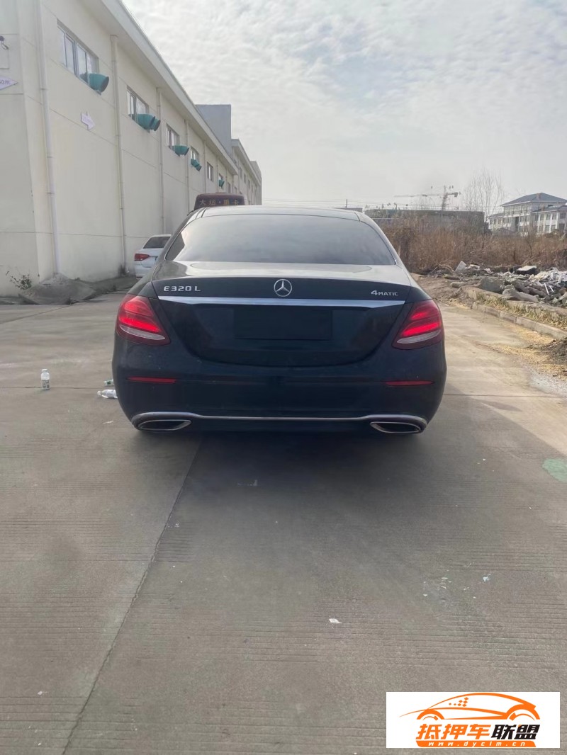  17年奔馳E轎車 