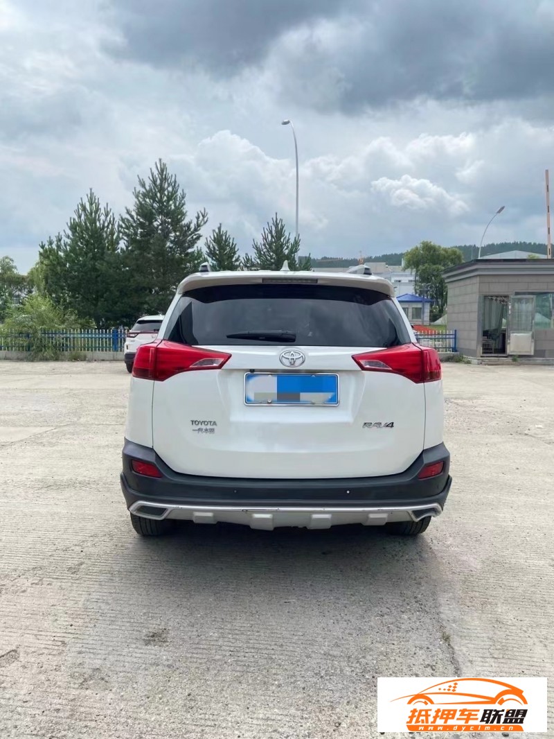  16年豐田RAV4榮放轎車 