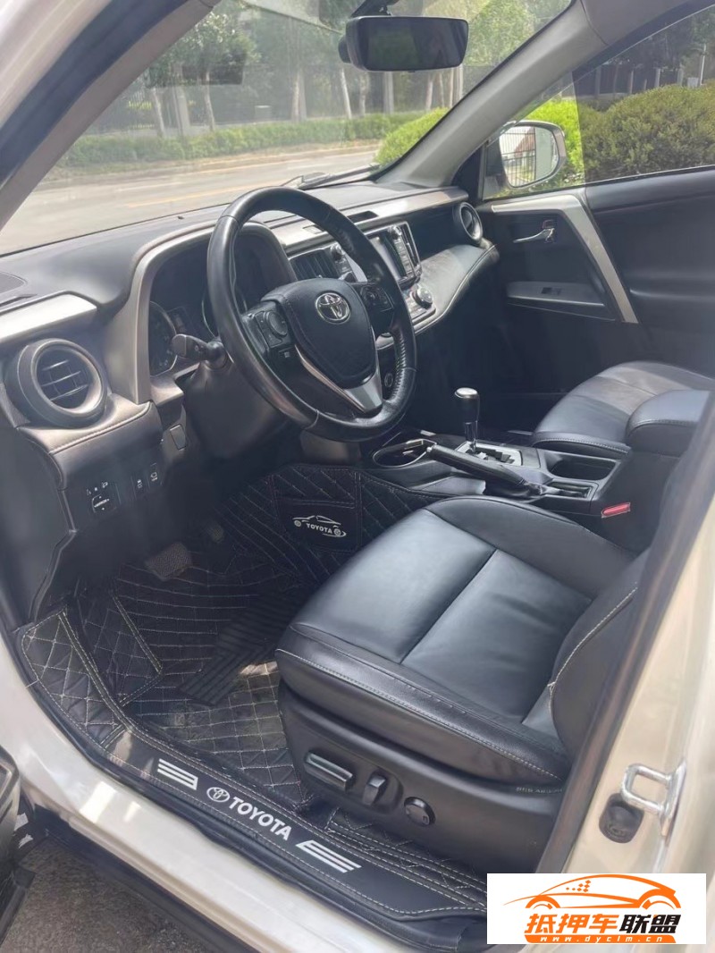  19年豐田RAV4轎車 