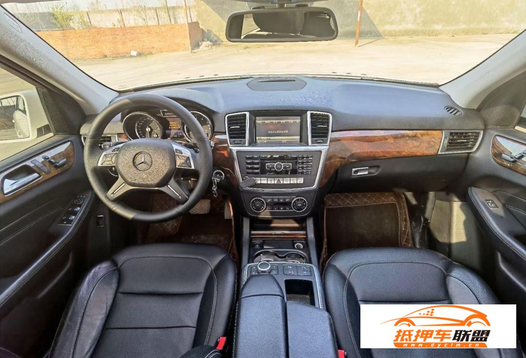 奔馳ml400奔馳M級(jí)(進(jìn)口) 2015款 奔馳M級(jí)(進(jìn)口) ML400 4MATIC 動(dòng)感型