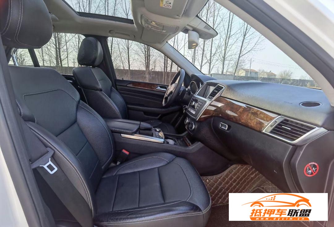 奔馳ml400奔馳M級(jí)(進(jìn)口) 2015款 奔馳M級(jí)(進(jìn)口) ML400 4MATIC 動(dòng)感型
