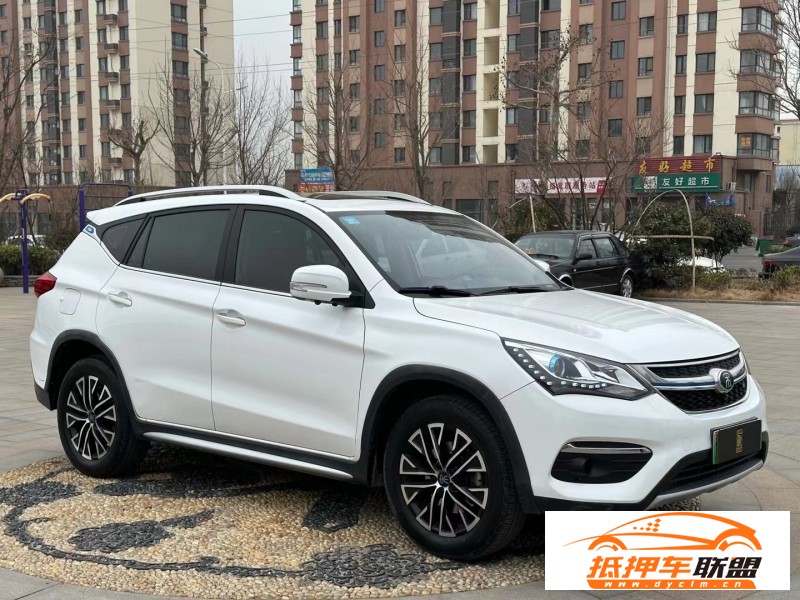  18年比亞迪宋轎車 