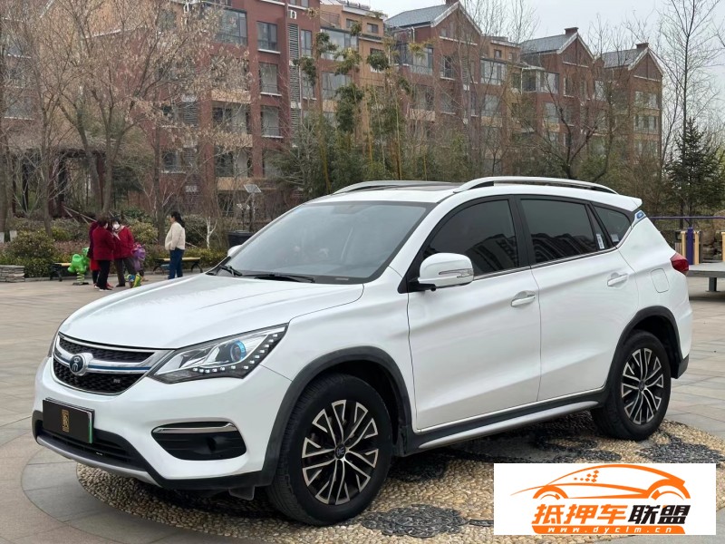  18年比亞迪宋轎車 