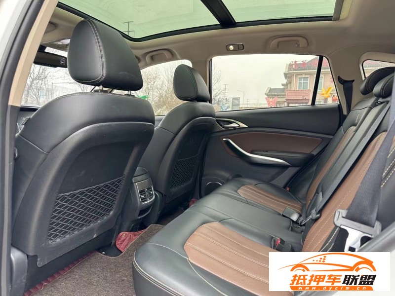  18年比亞迪宋轎車 