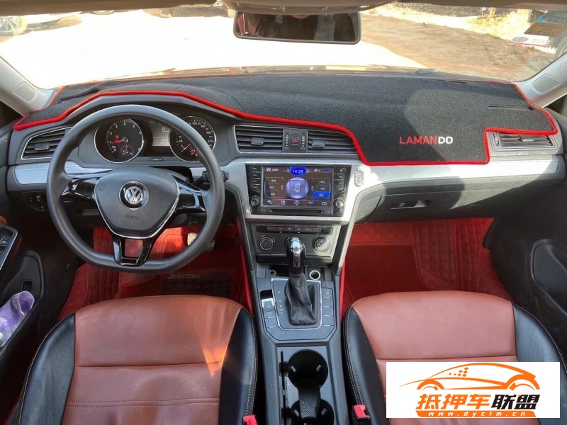  15年大眾凌渡轎車 
