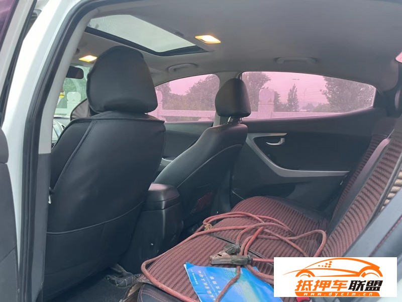  16年現(xiàn)代朗動(dòng)轎車 