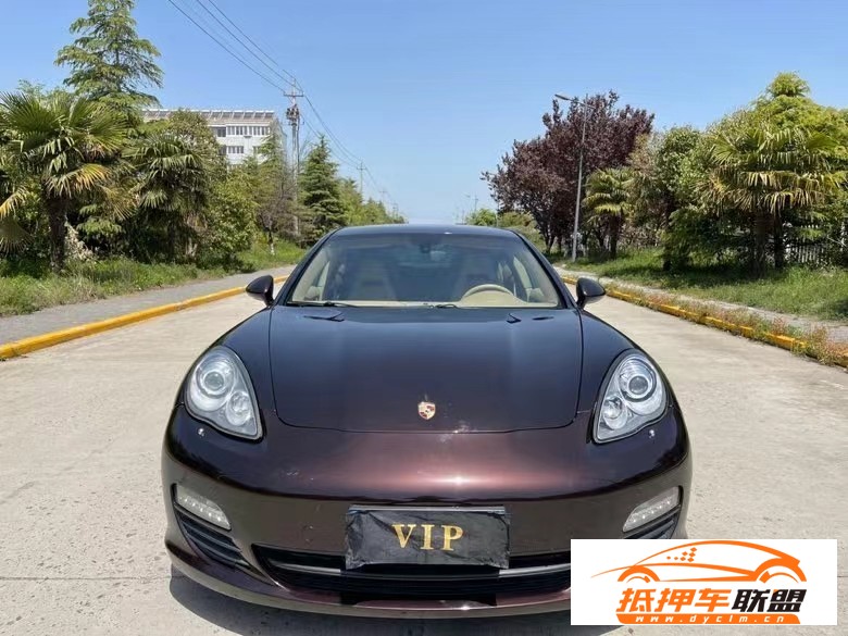  12年保時捷帕納梅拉轎車 