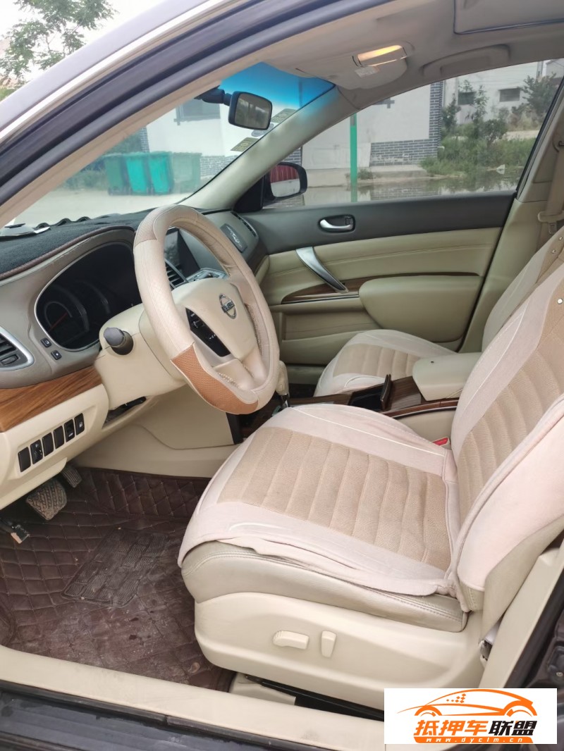  12年日產(chǎn)天籟轎車 