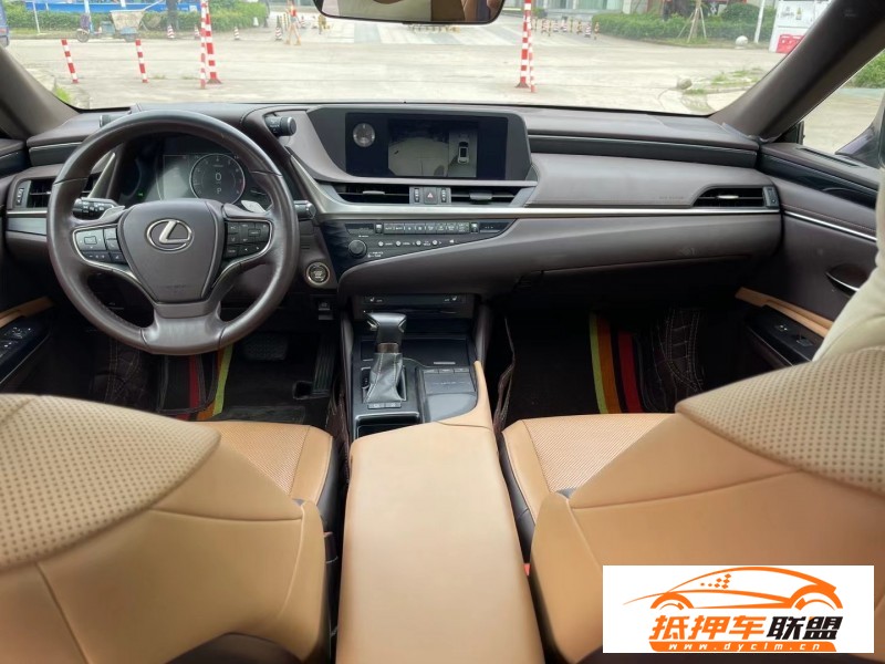  18年雷克薩斯ES轎車 