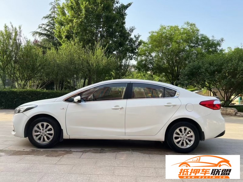  17年起亞K3轎車 