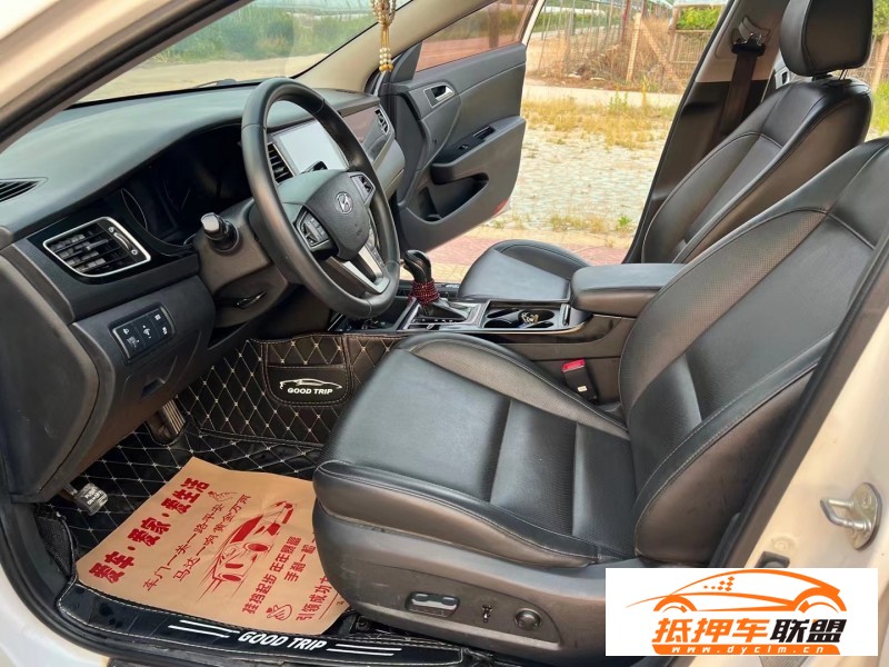  14年現(xiàn)代名圖轎車 