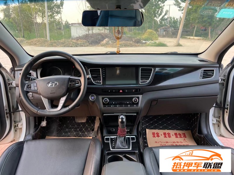  14年現(xiàn)代名圖轎車 
