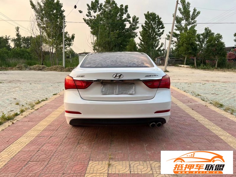  14年現(xiàn)代名圖轎車 