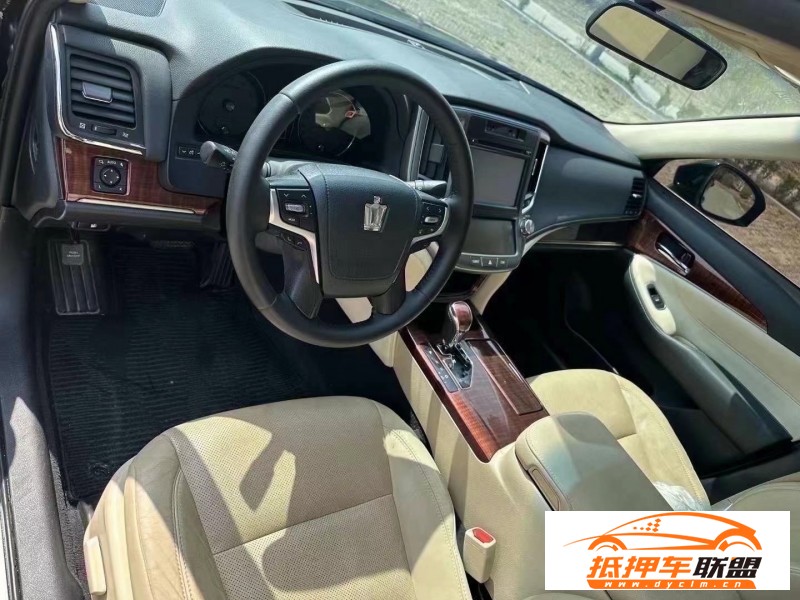  16年豐田皇冠轎車 