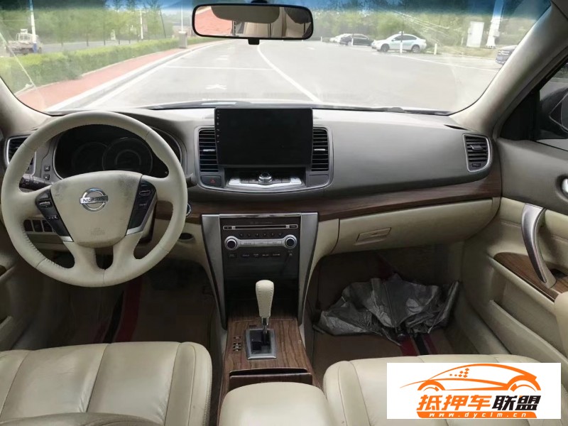  12年日產(chǎn)天籟轎車 