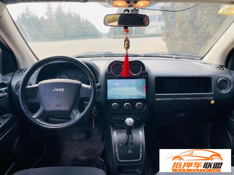  10年Jeep指南者轎車 