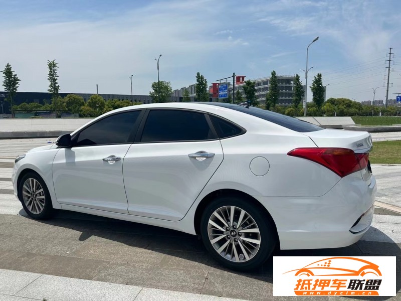  21年現(xiàn)代名圖轎車 
