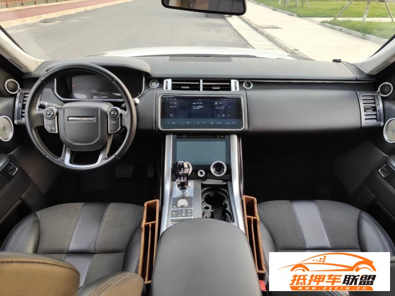  18年路虎攬勝運(yùn)動(dòng)轎車 