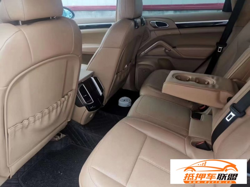 11年保時捷卡宴轎車 