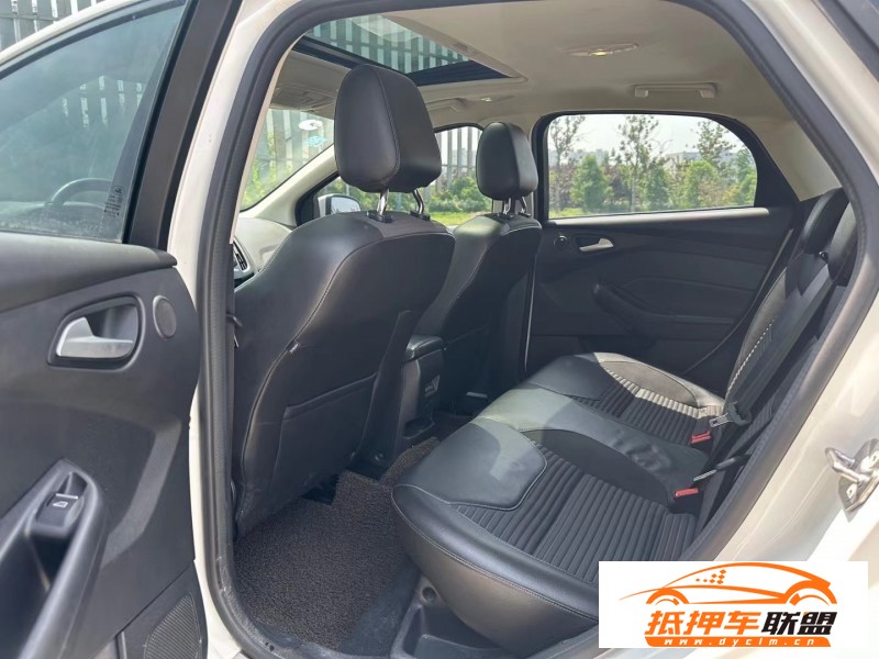  17年福特福克斯轎車 