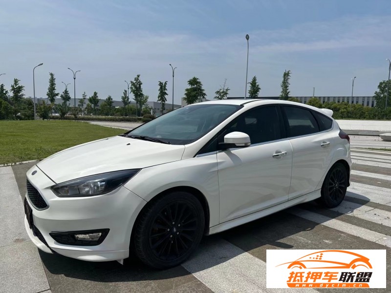  17年福特福克斯轎車 