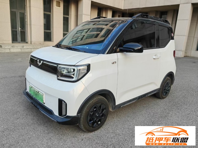  22年五菱汽車迷你轎車 