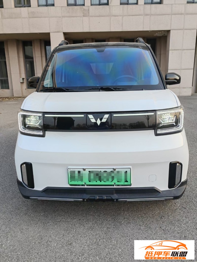  22年五菱汽車迷你轎車 