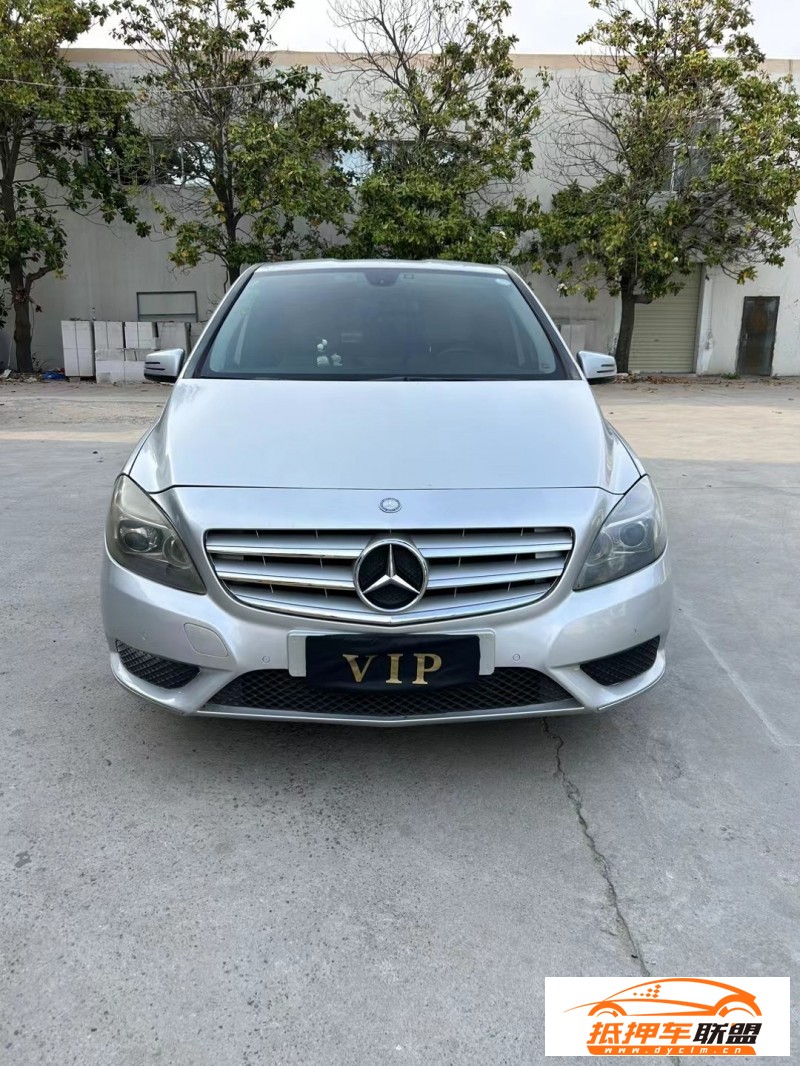  13年奔馳B轎車 