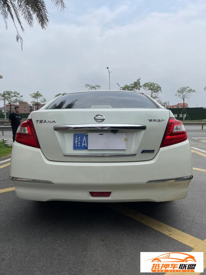  10年日產(chǎn)天籟轎車 