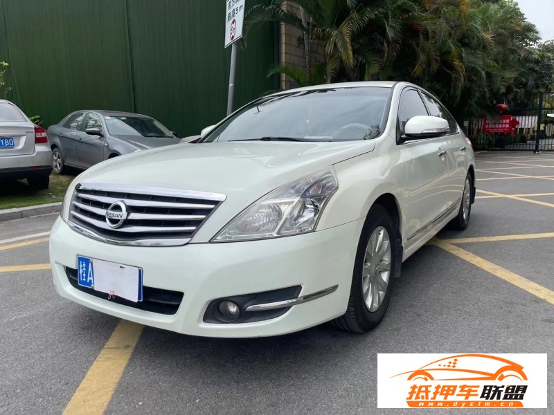  10年日產(chǎn)天籟轎車 