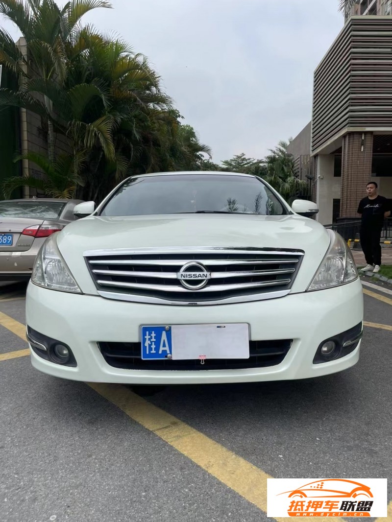  10年日產(chǎn)天籟轎車 