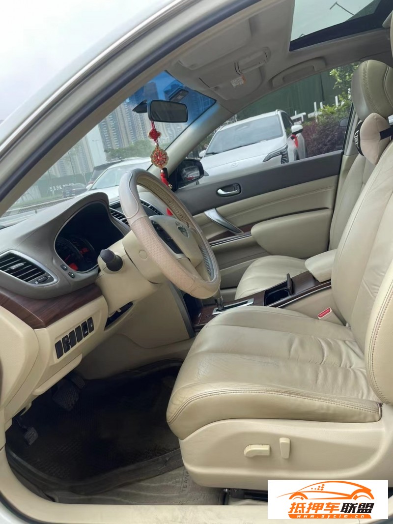  10年日產(chǎn)天籟轎車 