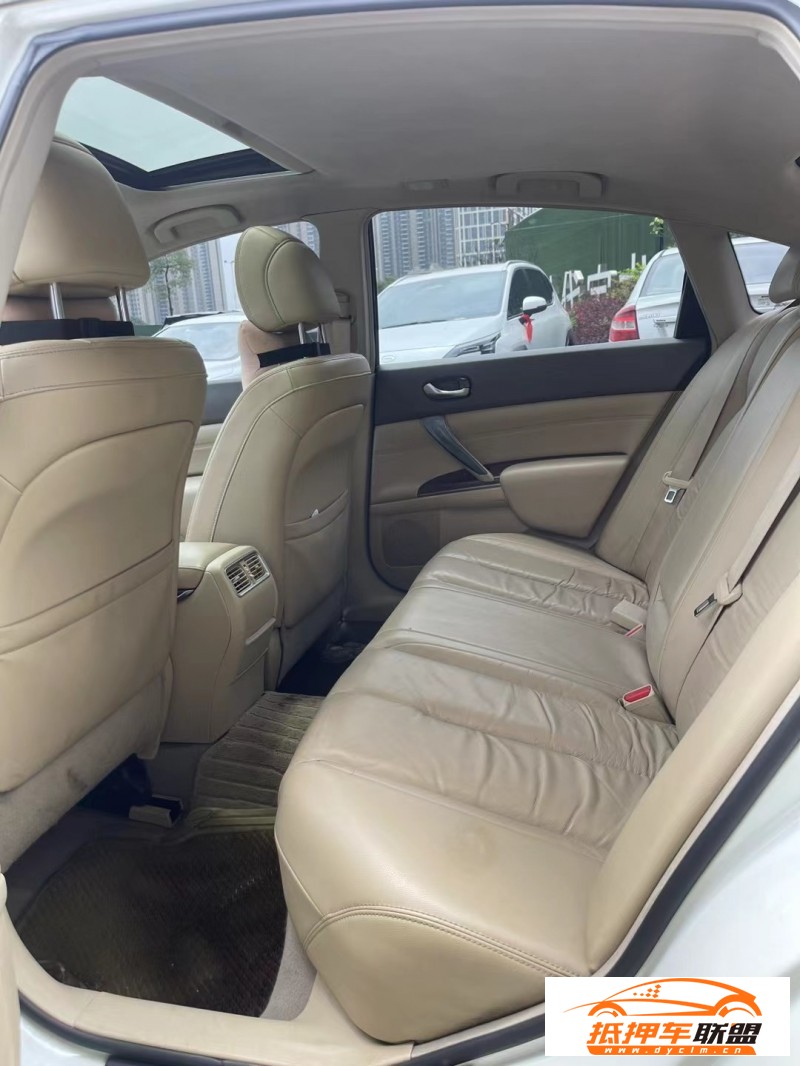  10年日產(chǎn)天籟轎車 