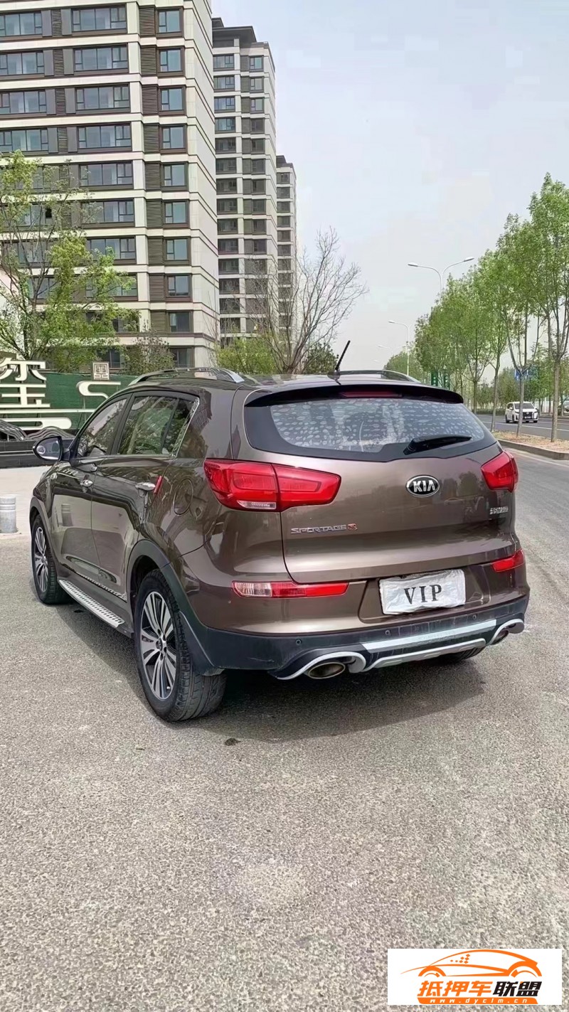  17年起亞智跑轎車 