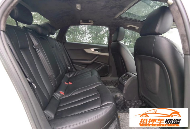  17年奧迪A4L轎車 