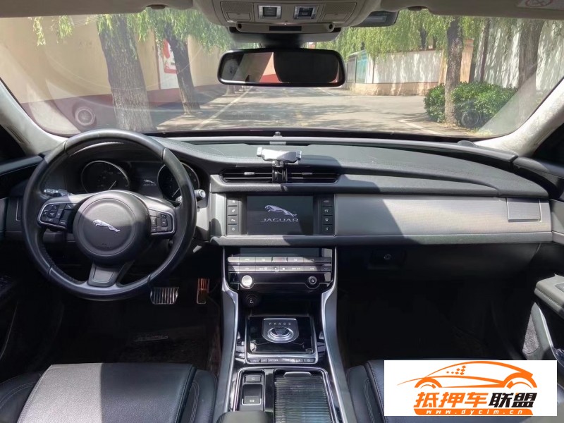  17年捷豹XF轎車 