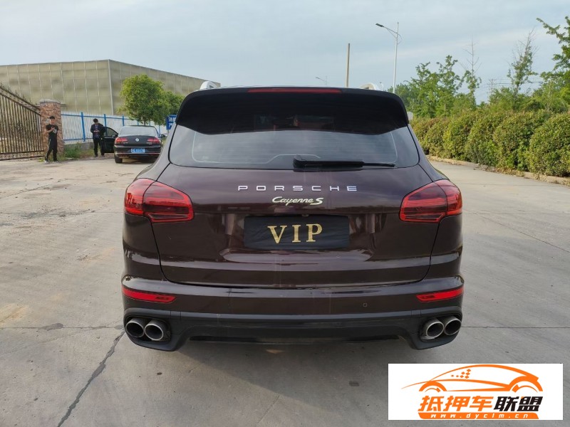  17年保時(shí)捷卡宴轎車 