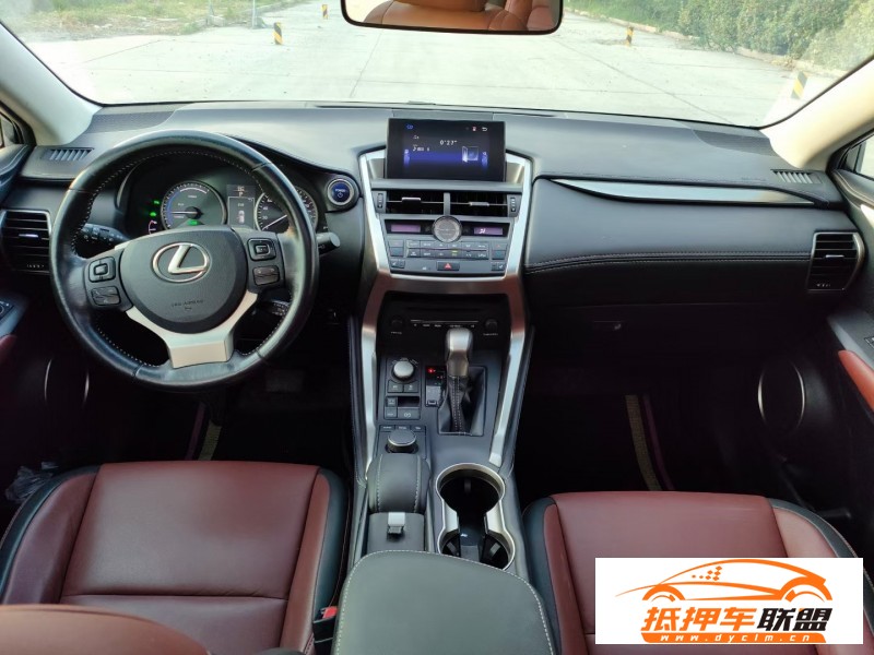  15年雷克薩斯NX轎車 