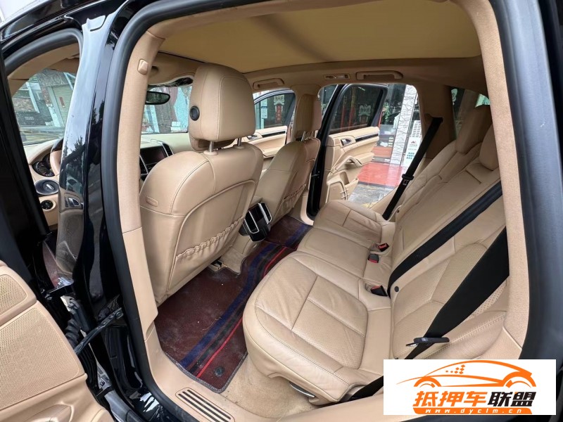  14年保時(shí)捷卡宴轎車(chē) 