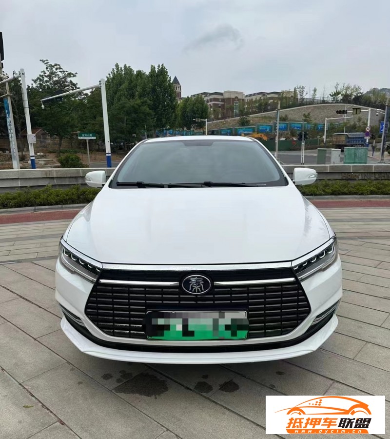  22年比亞迪秦轎車 