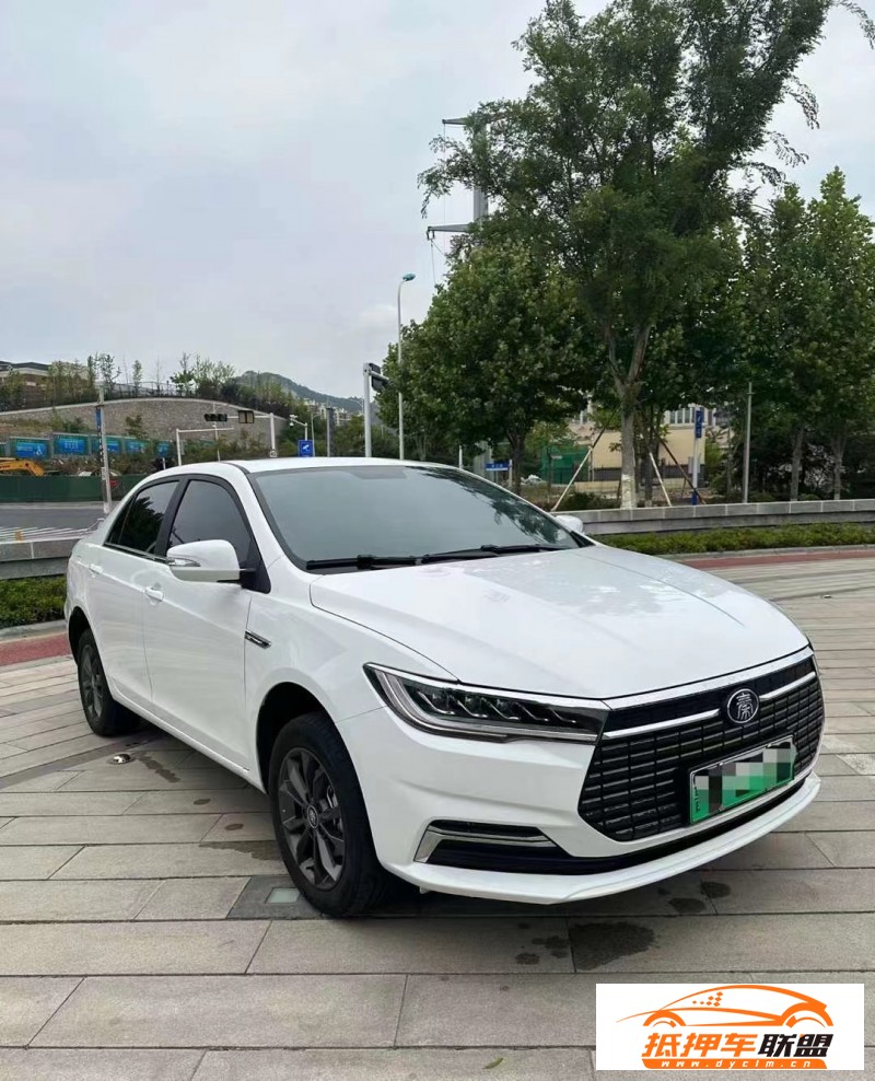  22年比亞迪秦轎車 