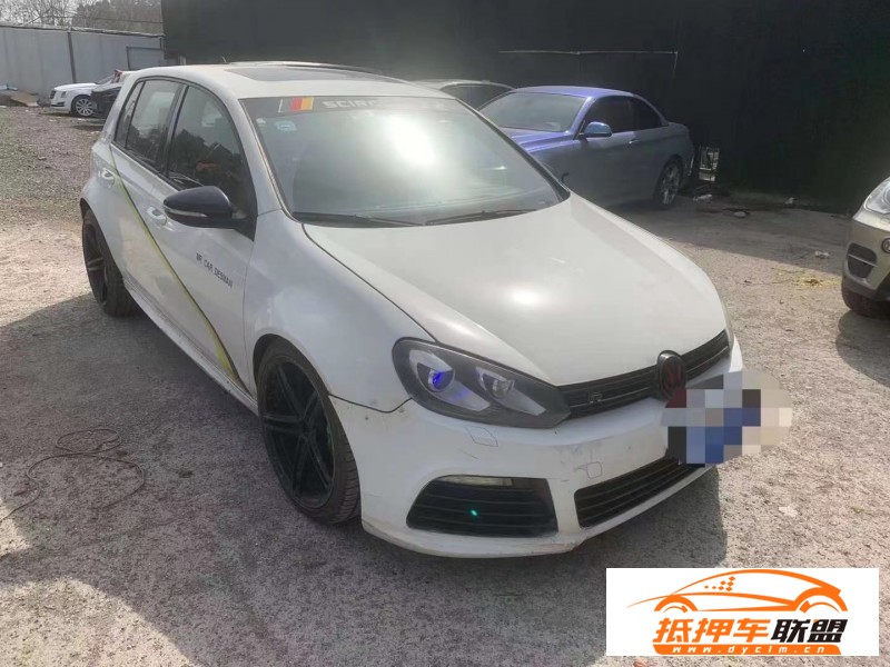  10年大眾高爾夫轎車 