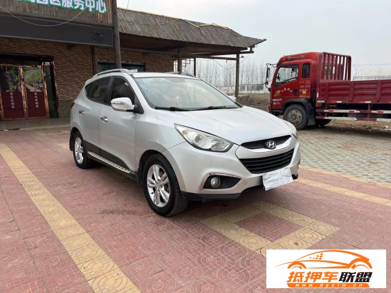  10年現(xiàn)代ix35轎車 