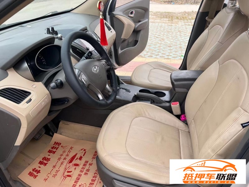  10年現(xiàn)代ix35轎車 